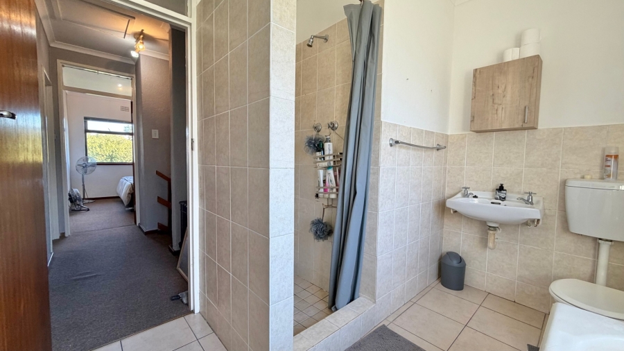To Let 3 Bedroom Property for Rent in Longdown Western Cape